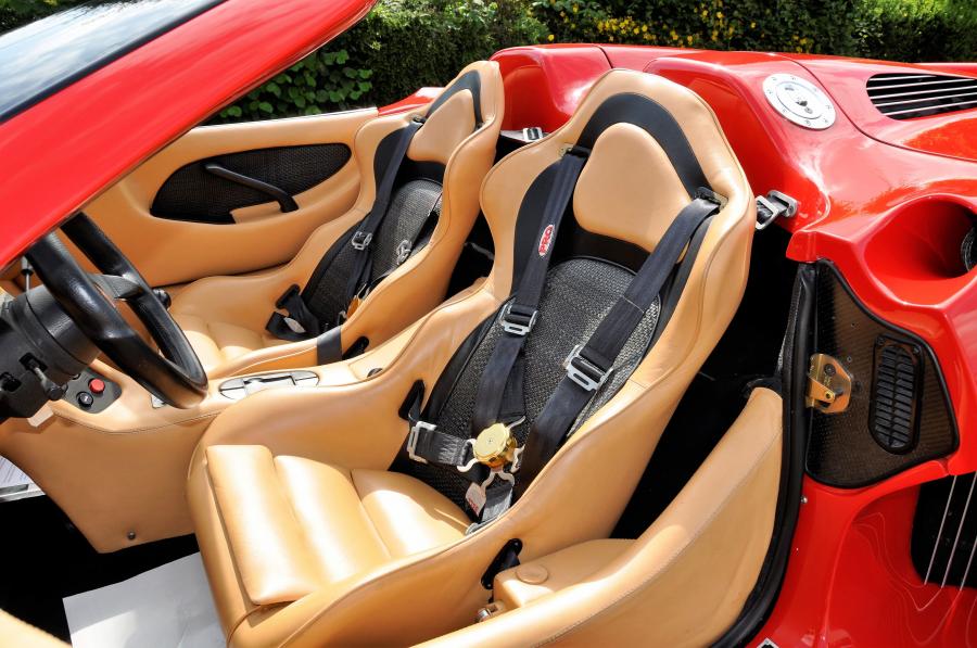 Интерьер Bizzarrini BZ-2001 Concept 1992 года  (фото 4 из 35)